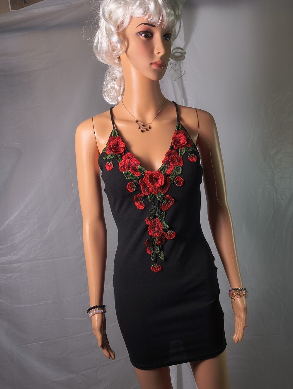 Windsor Black Red Rose Embroidered Bodycon Mini Dress S Crisscross Back